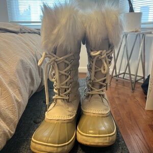 Sorel Women's Lace Up Boots - Cream and Tan